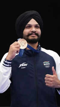 <i class="tbold">sarabjot singh</i>