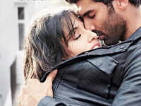 <i class="tbold">aashiqui 2</i>