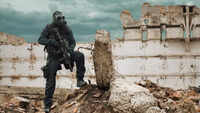 <i class="tbold">nuclear weapon</i>
