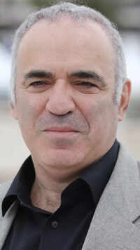 <i class="tbold">garry kasparov</i>