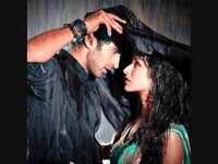 '<i class="tbold">aashiqui 2</i>'