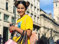 <i class="tbold">travel junkie</i>