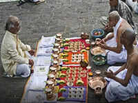 Introduction to <i class="tbold">pitru paksha</i>