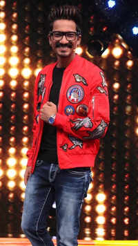 <i class="tbold">haarsh limbachiyaa</i>