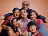 <i class="tbold">wagle ki duniya</i>