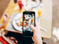 <i class="tbold">social media addiction</i> red flags