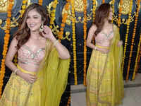 <i class="tbold">ridhima pandit</i>