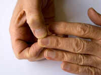 <i class="tbold">ripple</i>d nails