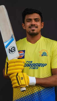 <i class="tbold">maheesh theekshana</i>