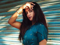 <i class="tbold">bharathi kannamma</i>