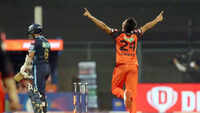 <i class="tbold">umran malik</i>