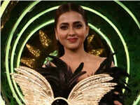 <i class="tbold">bigg boss 16</i>