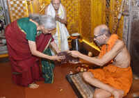 <i class="tbold">nirmala sitharaman</i>