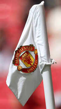 <i class="tbold">manchester united</i>