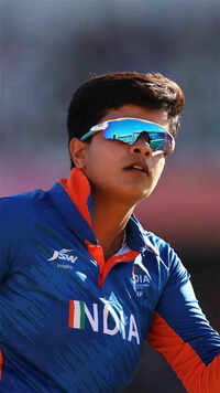 <i class="tbold">shafali verma</i>
