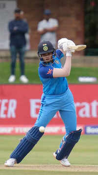 <i class="tbold">shafali verma</i>