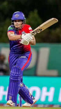 <i class="tbold">shafali verma</i>