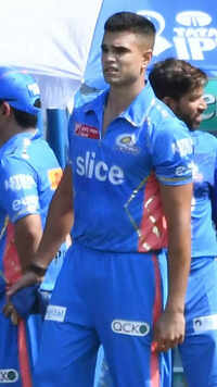 <i class="tbold">arjun tendulkar</i>