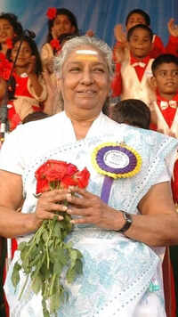 <i class="tbold">padma bhushan</i>