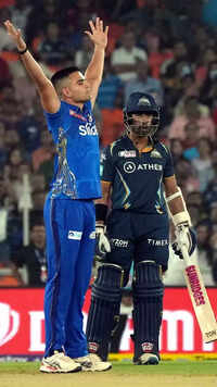 <i class="tbold">arjun tendulkar</i>