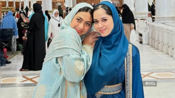 Jannat Zubair and Reem Shaikh’s pics from their Mecca-Madina trip