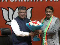 Senior Congress leader Tom Vadakkan joins BJP