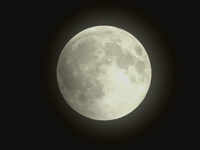 Total lunar eclipse comes with supermoon bonus