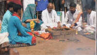 Digvijaya Singh performs 'pooja' in presence of Computer Baba