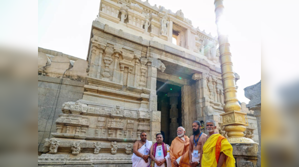 Pm Modi Offers Prayers Sings Bhajans At Veerabhadra Temple In Andhra