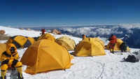 Nepal: Clean-up team collects 5 tons garbage from Mount Everest