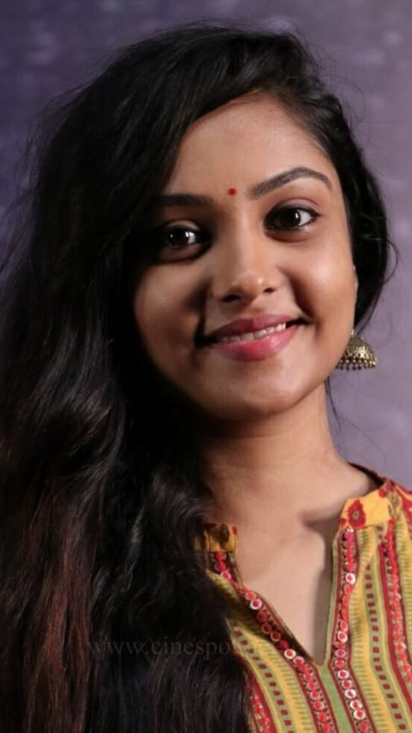 Smruthi Venkat Wallpapers