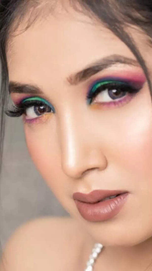 Arohi Naina Photos