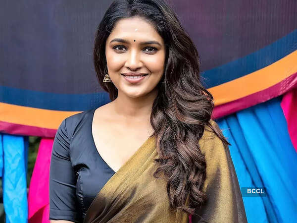 Vani Bhojan Wallpapers