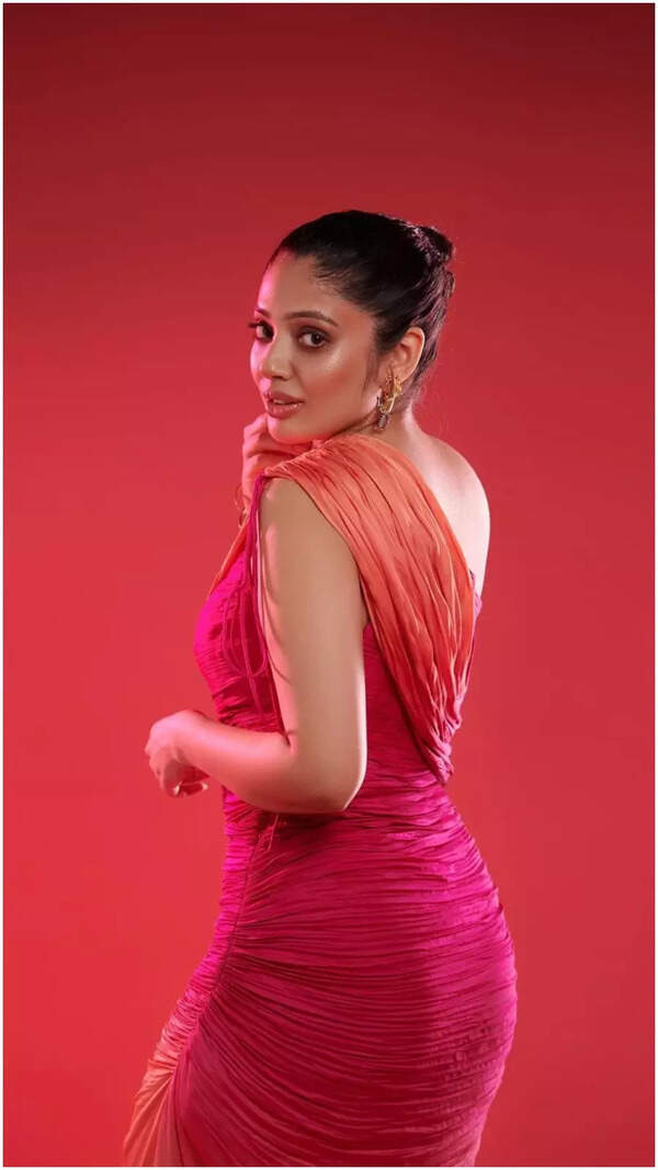 Veena Nandakumar Wallpapers