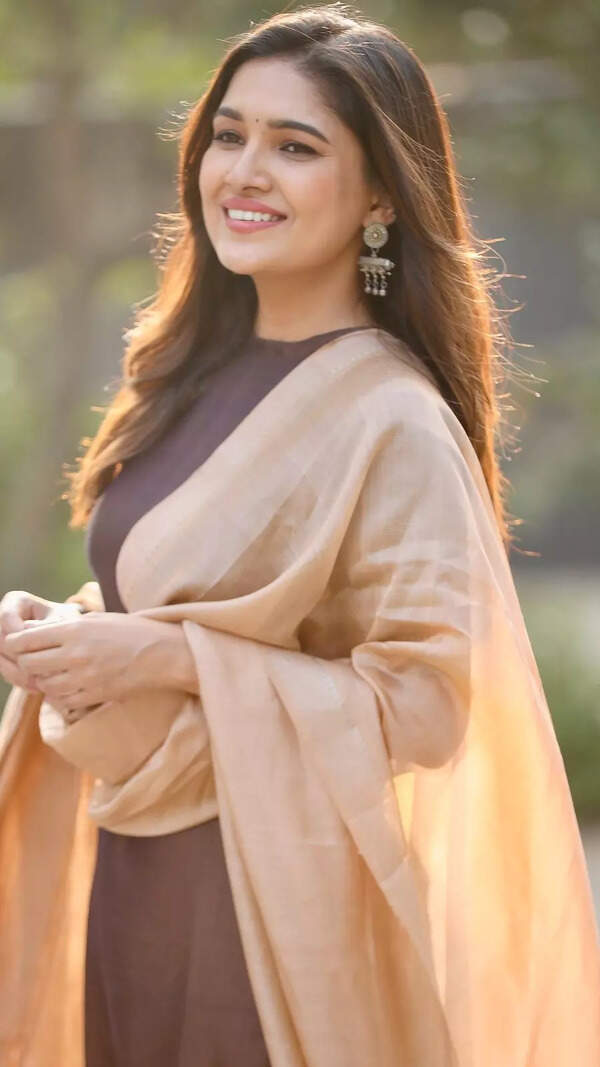 Vani Bhojan Photos