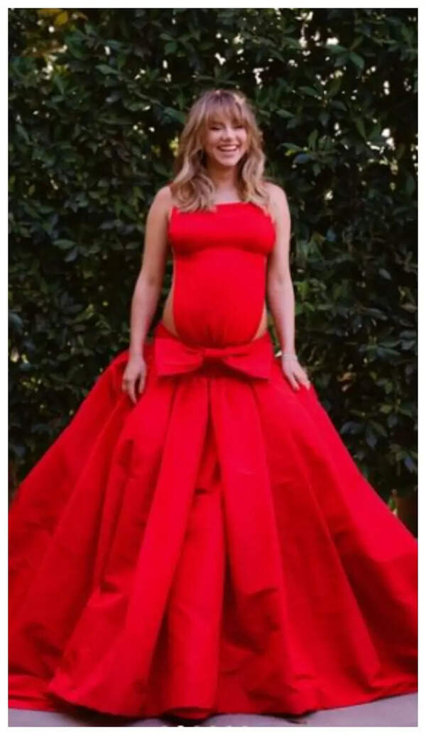 Suki Waterhouse Pictures