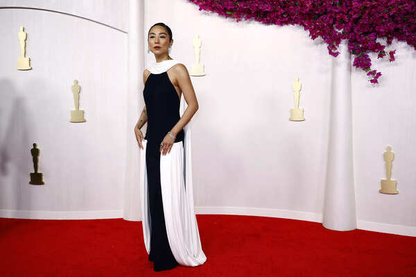 Greta Lee Photos