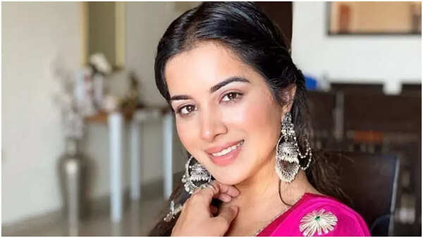 Sara Gurpal Photos
