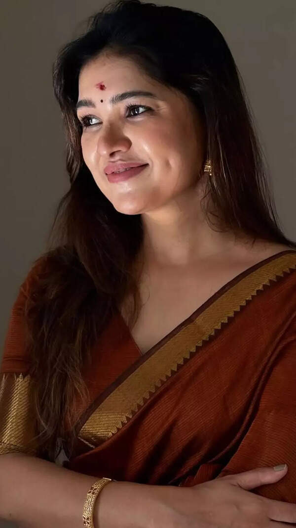 Vani Bhojan Photos