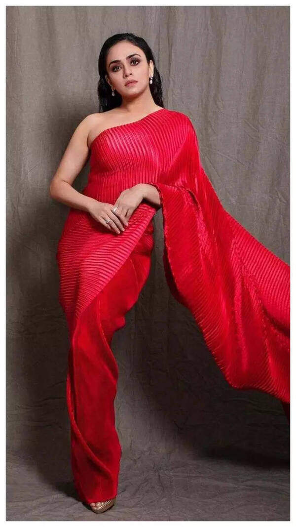 Amruta Khanvilkar Photos