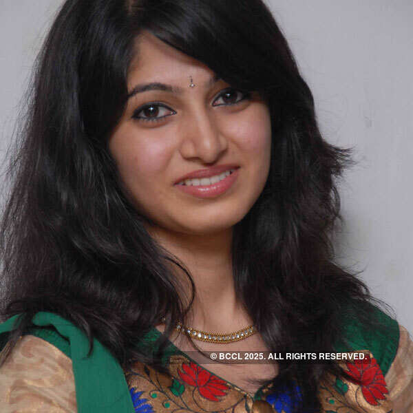 Sushmitha Wallpapers