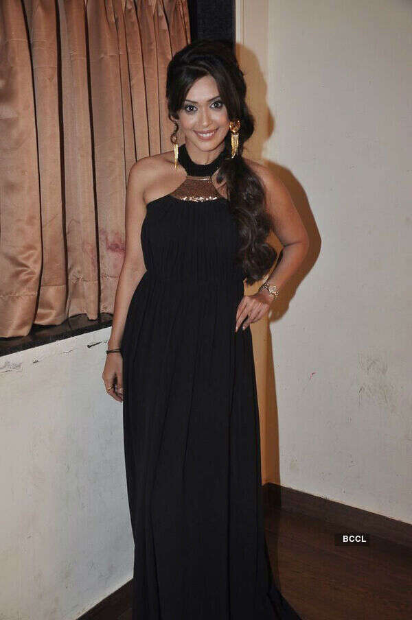 Hrishitaa Bhatt Images