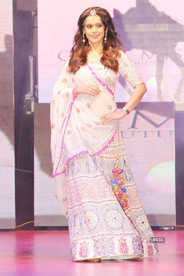Hrishitaa Bhatt Wallpapers