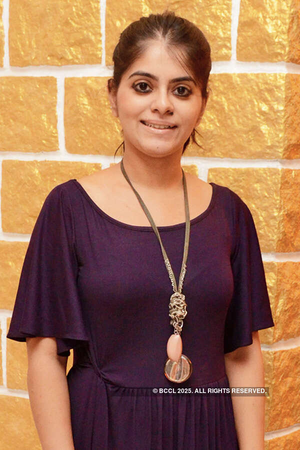 Ishika Singh Photos