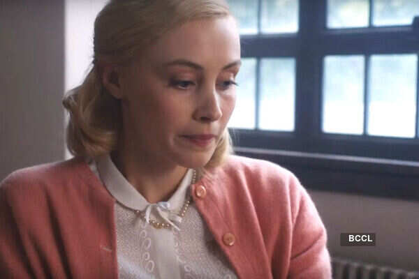 Sarah Gadon Wallpapers