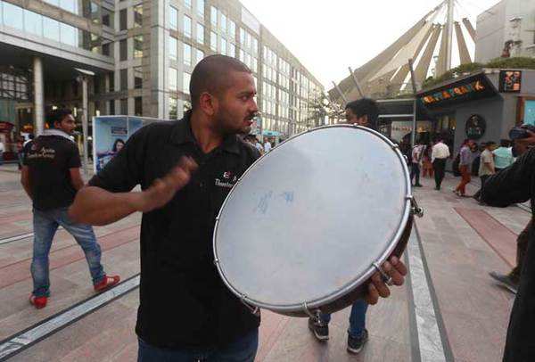 Nukkad Natak At Cyber Hub Gives Road Safety Gyan Events Movie News