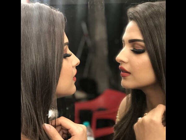 Himanshi Khurana Images