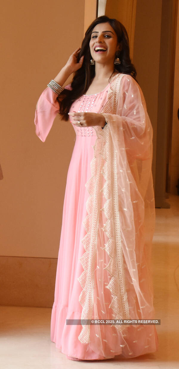 Simaran Kaur Wallpapers