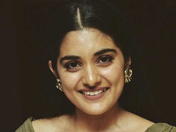 Nivetha Thomas Wallpapers