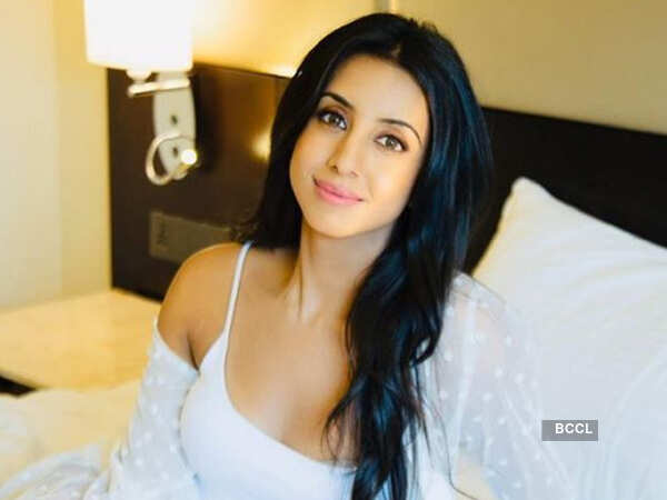 Sanjjanaa Galrani Pictures